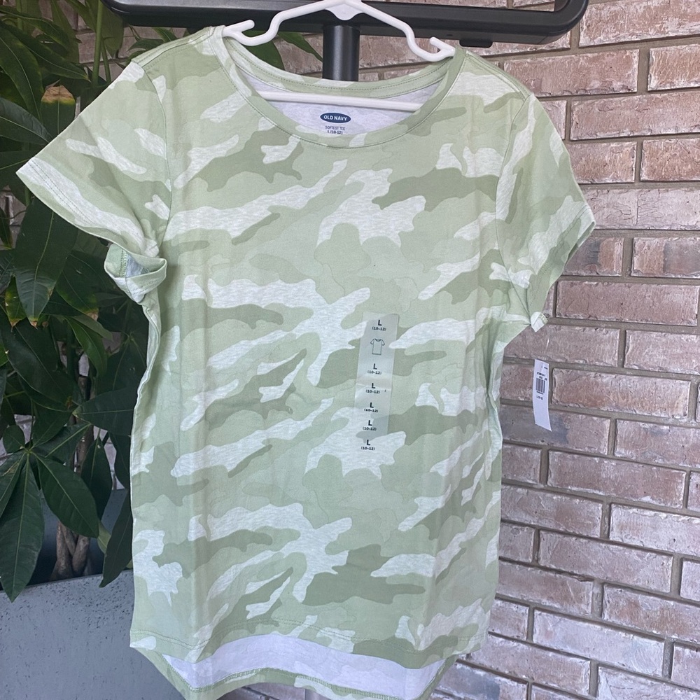 👧🏻Girls Old Navy Camo tee👚